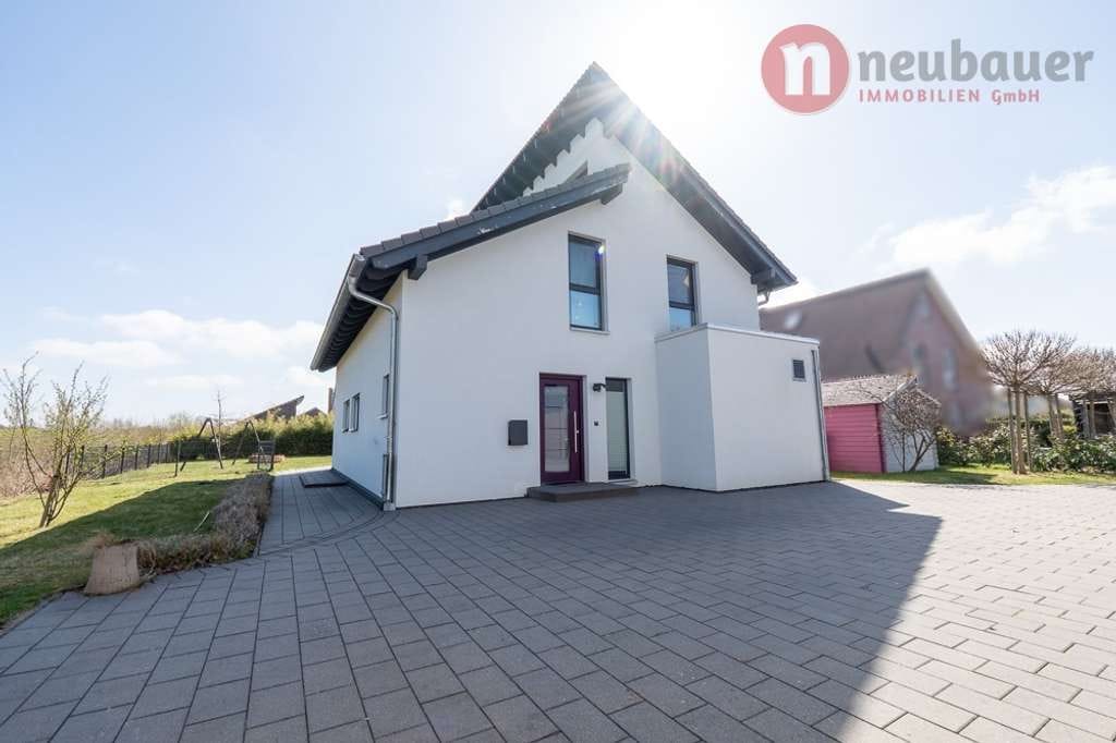 Immobilie in Radbruch - Modernes Einfamilienhaus mit Galerie, Wärmepumpe, Smart Home und großem Grundstück in ruhiger Lage - Bild 1