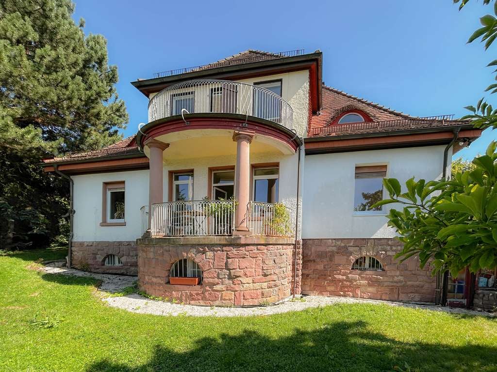 Immobilie in Niefern-Öschelbronn - Repräsentative Villa - Historisches Ambiente mit guter Bausubstanz und modernem Wohnkomfort - Bild 1