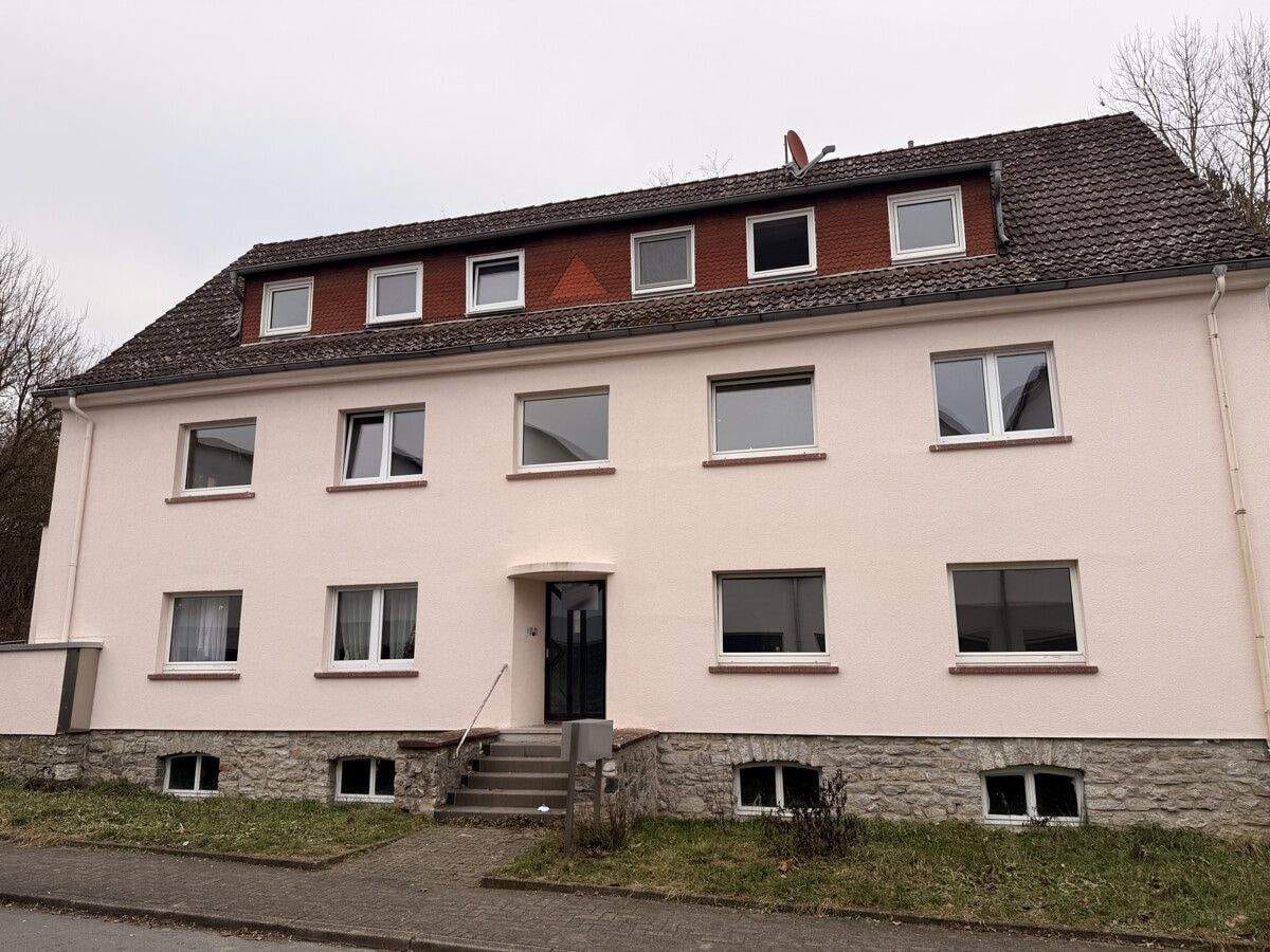Immobilie in Weilburg - Mehrfamilienhaus mit 6 WE in ruhiger Lage - teilsaniert mit hohem Mietpotenzial - Bild 1