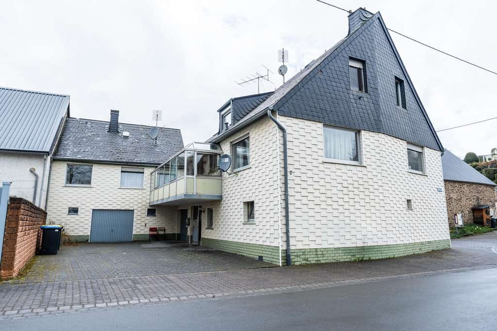 Immobilie in Polch - Renovierungsbedürftiges Mehrgenerationenhaus mit 2 Garagen
in Polch-Ruitsch zu verkaufen - Bild 0