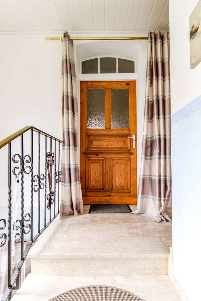 Immobilie in Hünfelden - Charmantes Einfamilienhaus mit Garage, Ausbaureserve im Dachgeschoss und schönem Garten in Ohren  - Bild 1