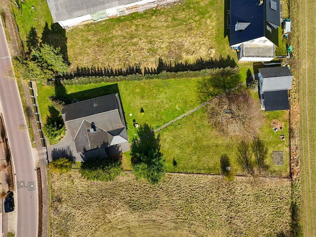 Immobilie in Oebisfelde-Weferlingen - Exklusives Wohnen auf 2.140 m² – stilvolles Familienhaus mit Studio, Kamin und Outdoor-Küche! - Bild 2