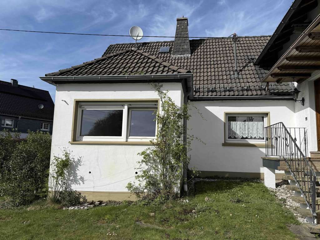 Immobilie in Marienheide - Renovierungsbedürftige 3-Zimmer Wohnung mit Garten in Marienheide - Bild 1