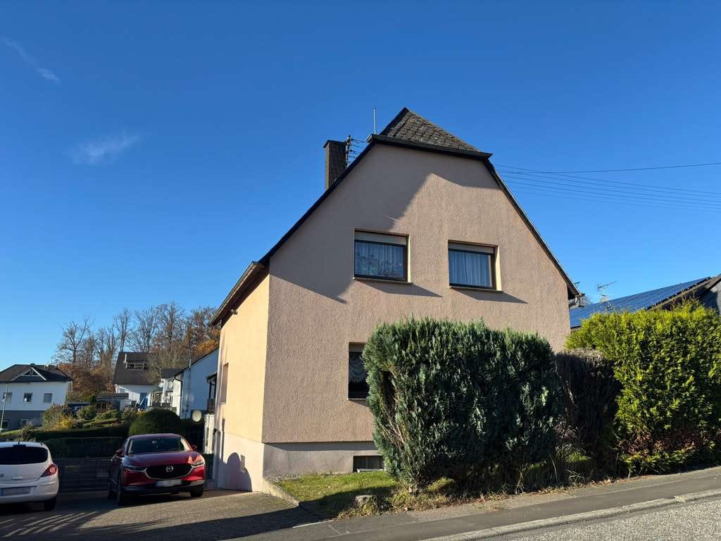 Immobilie in Birken-Honigsessen - Charmantes Einfamilienhaus mit Garten und Stellplätzen nahe Wissen! - Bild 1