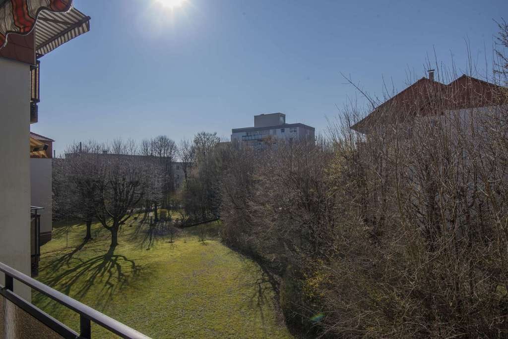 Immobilie in Steinbach - Top gepflegte 3ZKB mit Aussichtsbalkon und Garage. Energetisch saniertes Haus. Käuferprovisionsfrei! - Bild 1