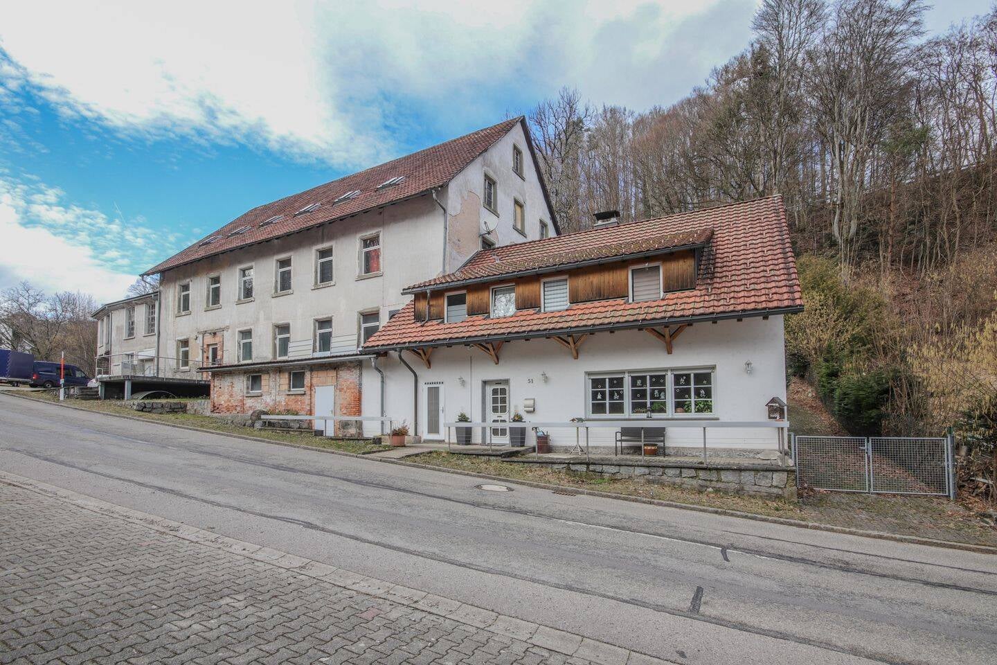 Immobilie in Görwihl - Wohnen & Arbeiten unter  einem Dach - mit eigener  Energiequelle im Südschwarzwald  in Tiefenstein - Bild 1