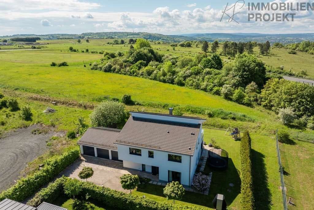 Immobilie in Bindlach - Moderne Architektur in privilegierter Naturlage – Designanwesen mit hochwertigem Interior-Konzept - Bild 3