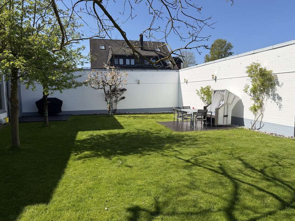 Immobilie in Altenholz - Eigene Firma - große Familie? Großzügiges Wohn- und Geschäftshaus in Altenholz-Klausdorf - Bild 1