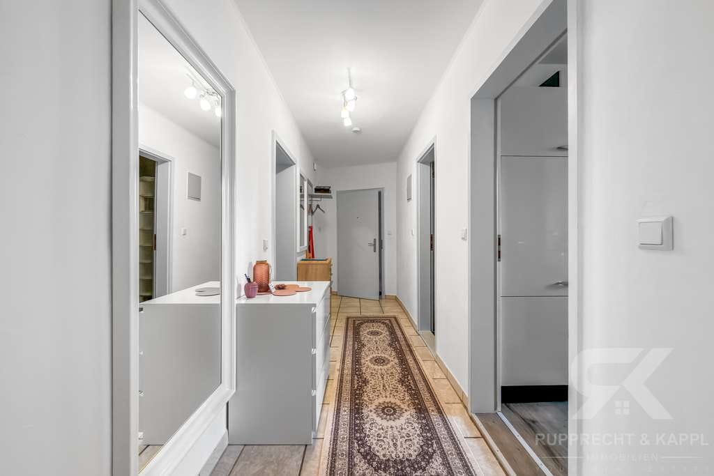 Immobilie in Schönwald - Charmante renovierte 3-Zimmer-Erdgeschosswohnung am Kirchplatz in Schönwald - Bild 2