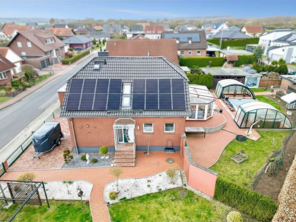Immobilie in Mariental - Hochwertiges Einfamilienhaus mit Poolhaus, Sauna und Doppelgarage in Mariental - Bild 1