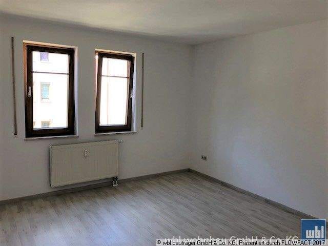 Immobilie in Waldheim - Kapitalanlage: 3-Zimmer-Wohnung mit Balkon - Fahrstuhl im Haus und TG-Stellplatz - Bild 2