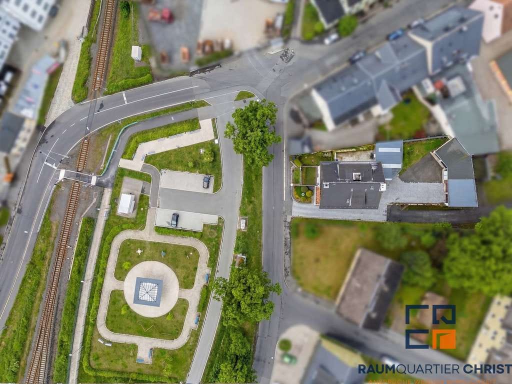 Immobilie in Selb - Großzügige 4-Zimmer-Eigentumswohnung mit Kamin und Balkon in Selb-Plößberg - Bild 2