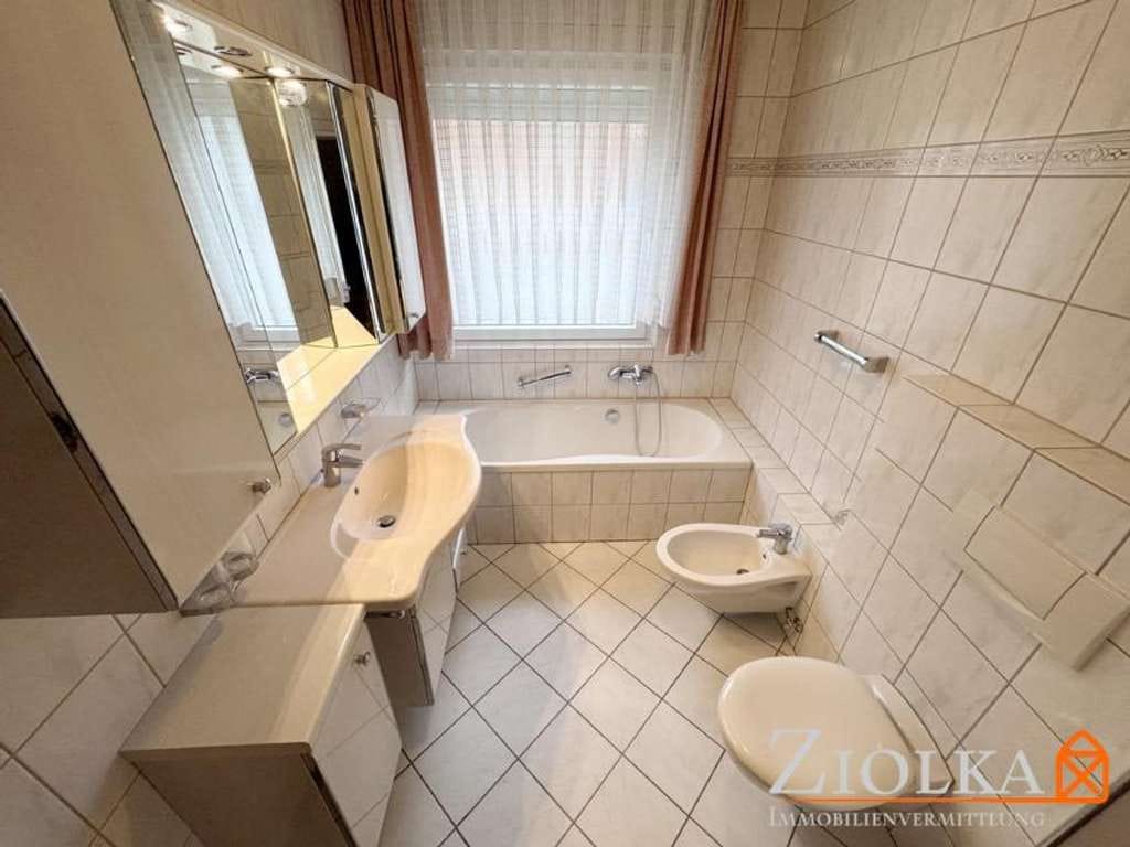 Immobilie in Börßum - Modernisiertes gepflegtes Zweifamilienhaus + Doppelgarage und Außenpool in Börßum - Bild 4