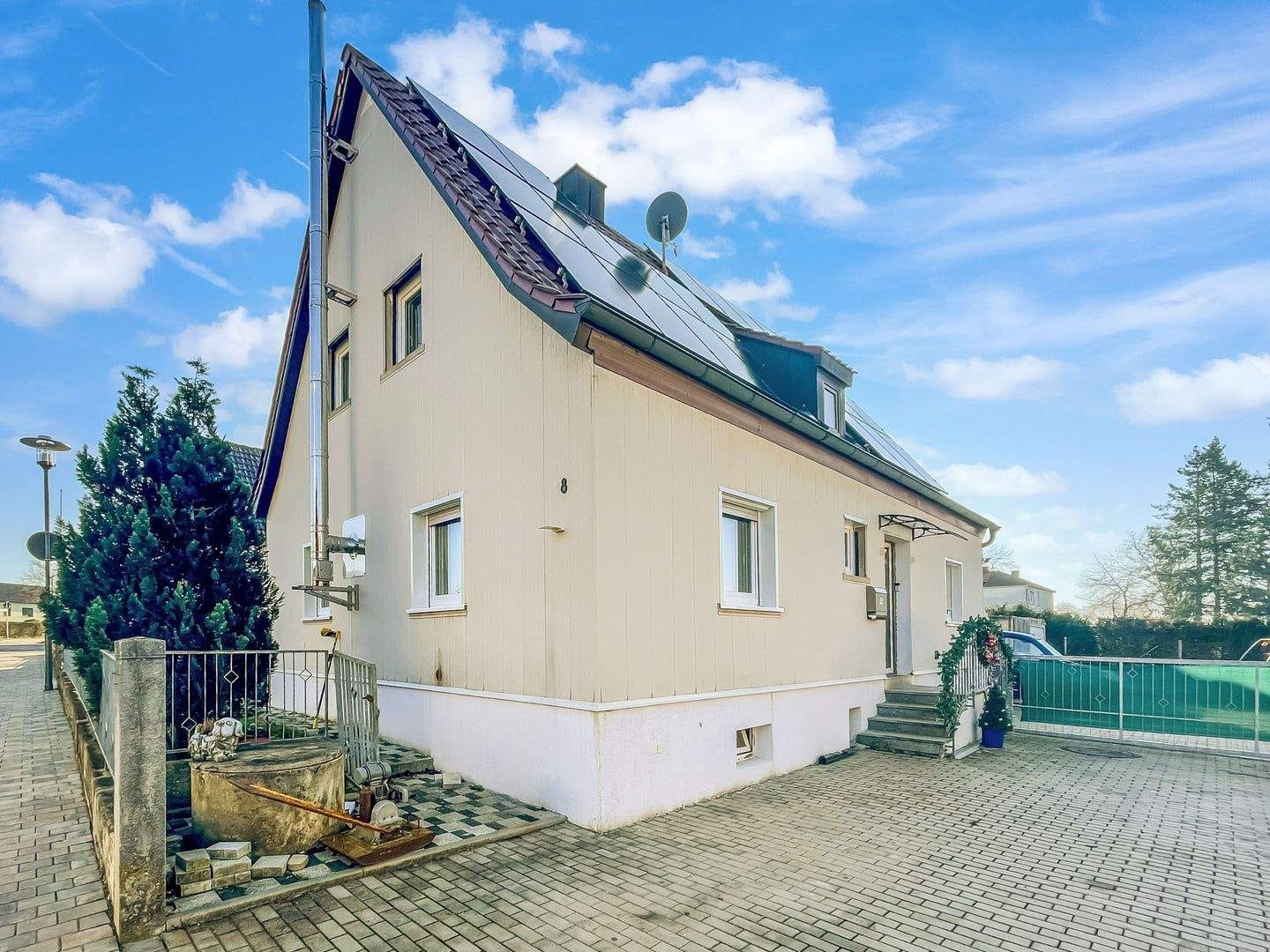 Immobilie in Donnersdorf - Freistehendes Einfamilienhaus – saniert mit Garten, Hof und Garage Familienfreundliche Lage in Traustadt bei Schweinfurt und Haßfurt - Bild 0