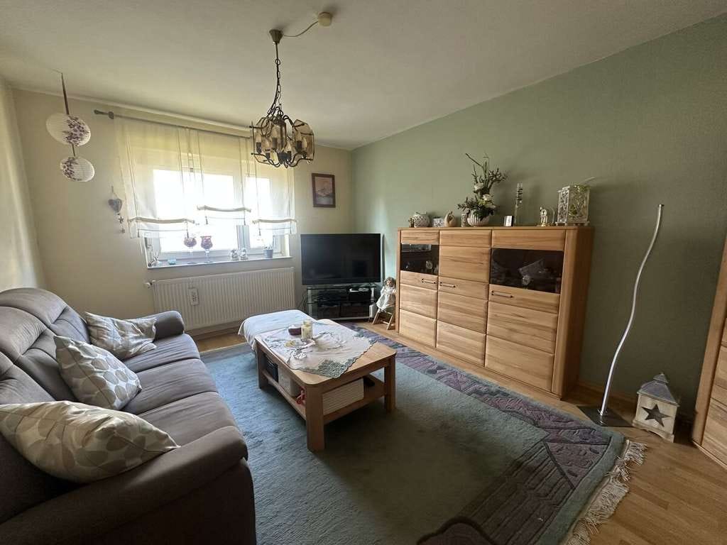 Immobilie in Großwallstadt - Großzügiges Ein-/Zweifamilienhaus mit Ausbaupotenzial und großem Grundstück - Bild 2