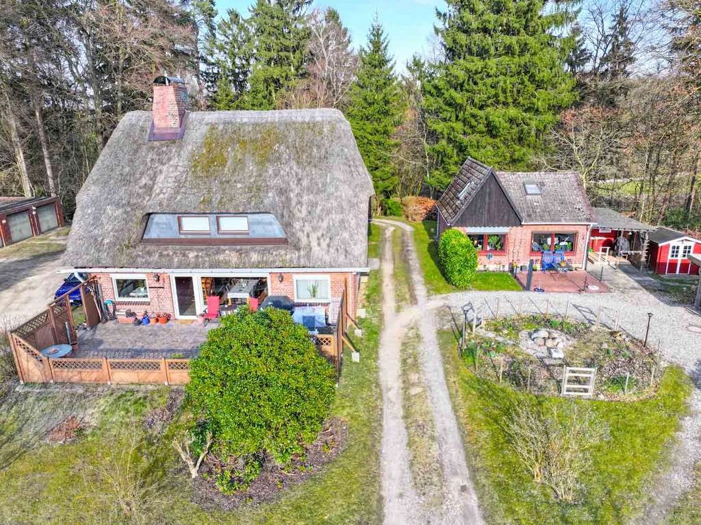 Immobilie in Lütjensee - ! Neu ! Reetdachhaus mit Nebengebäude und großem Grundstück in 22952 Lütjensee - Bild 1