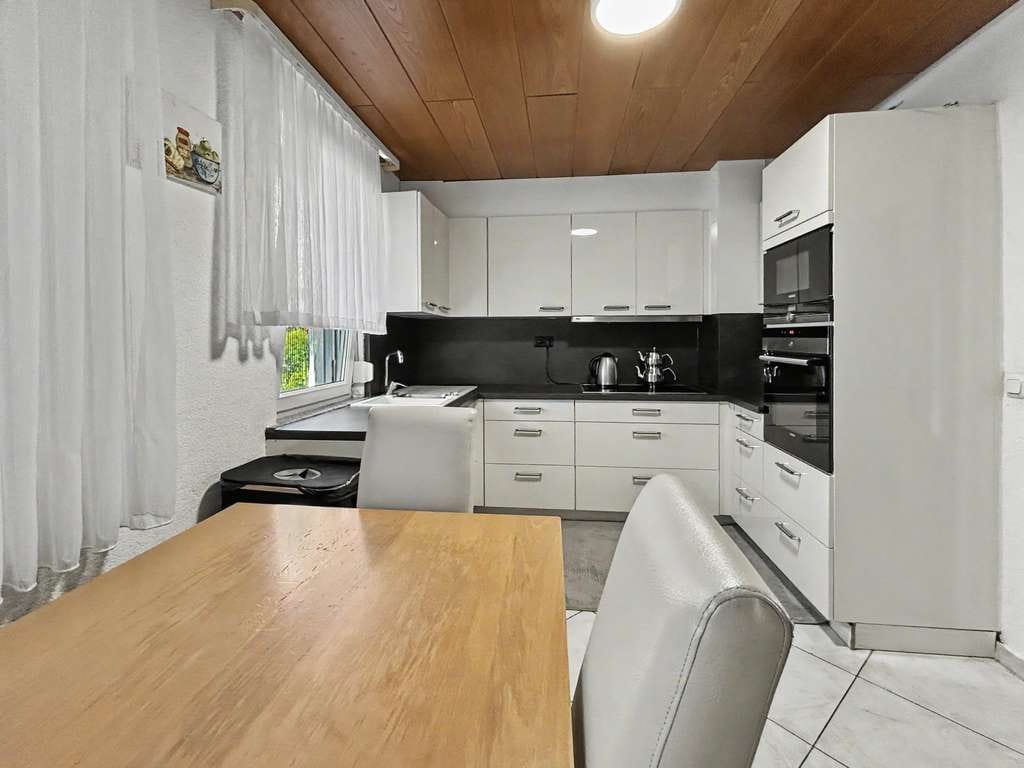 Immobilie in Brackenheim - Modernisiertes Einfamilienhaus mit Kamin, Garage und Gewölbekeller im Zentrum von Brackenheim - Bild 3
