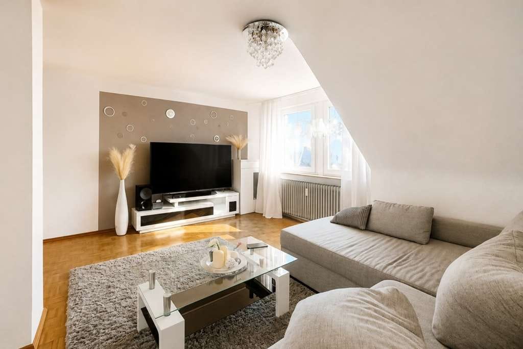 Immobilie in Friedrichshafen - Hübsche 3 Zimmer- Dachgeschosswohnung in bevorzugter Wohnlage von Friedrichshafen - Bild 1