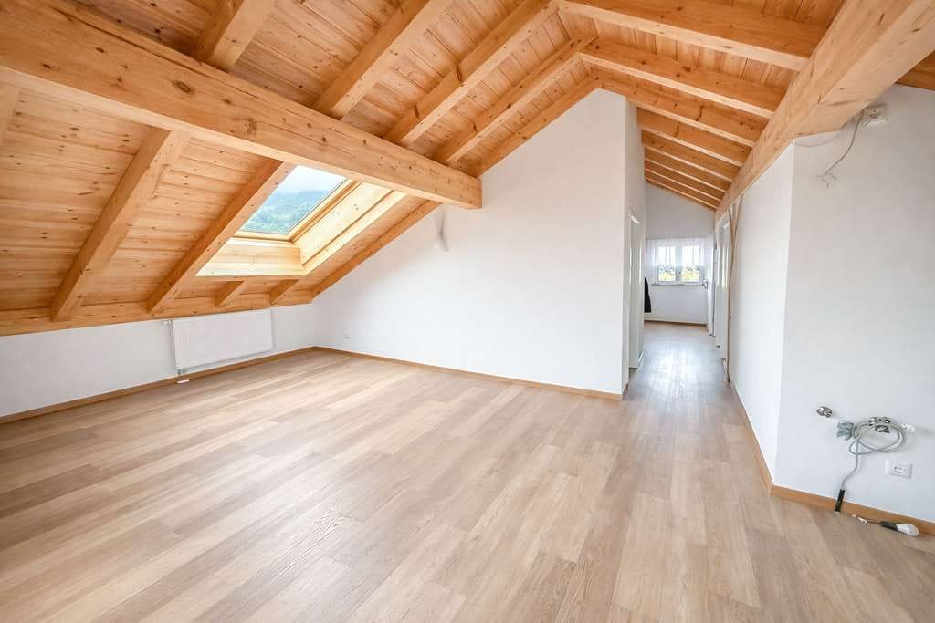 Immobilie in Otterfing - *PROVISIONSFREI*  moderne 2-Zimmer-DG-Wohnung mit Balkon - Bild 2