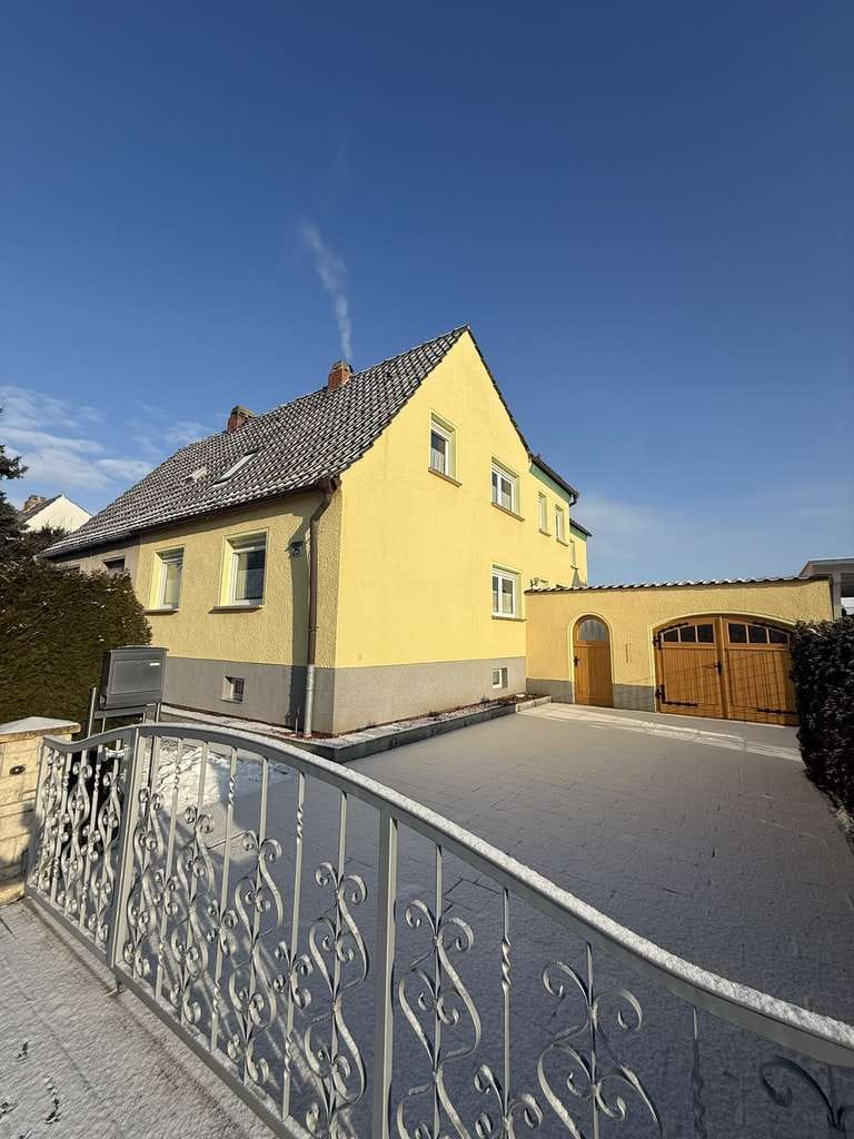Immobilie in Kölleda - Gepflegte Doppelhaushälfte mit großem Grundstück, Garage und vielseitigem Nebengebäude in Kölleda - Bild 0