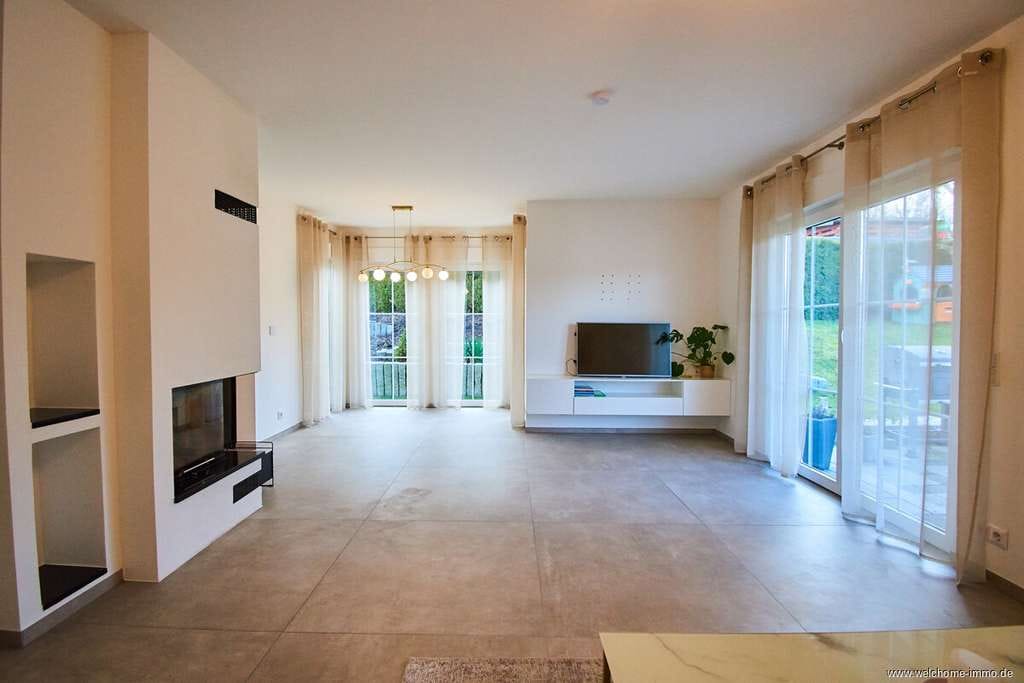 Immobilie in Bestwig - Einziehen und Wohlfühlen – Modernes Einfamilienhaus mit Kamin, Garten & Balkon - Bild 1
