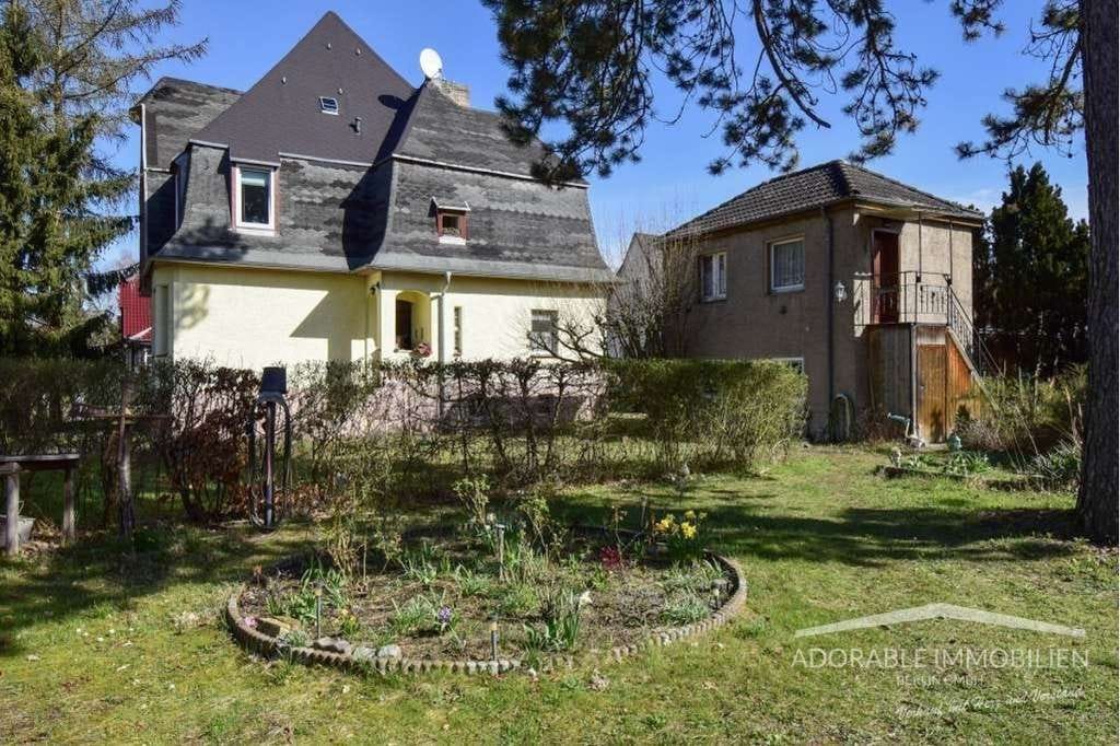 Immobilie in Hohen Neuendorf - Zweifamilienhaus auf großem geteilten Grundstück, viel Potenzial! - Bild 2