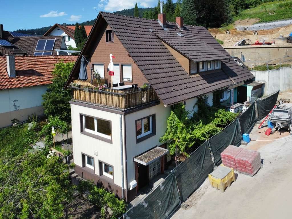 Immobilie in Oberkirch - Die Belohnung für langes suchen - ZFH mit Ferienwohnung. - Bild 1