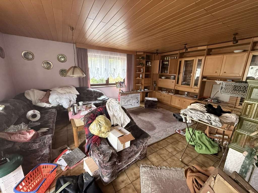 Immobilie in Höchstädt im Fichtelgebirge - Sanierungsbedürftiges Wohnhaus mit großzügigem Grundstück und Nebengebäuden zu verkaufen - Bild 3