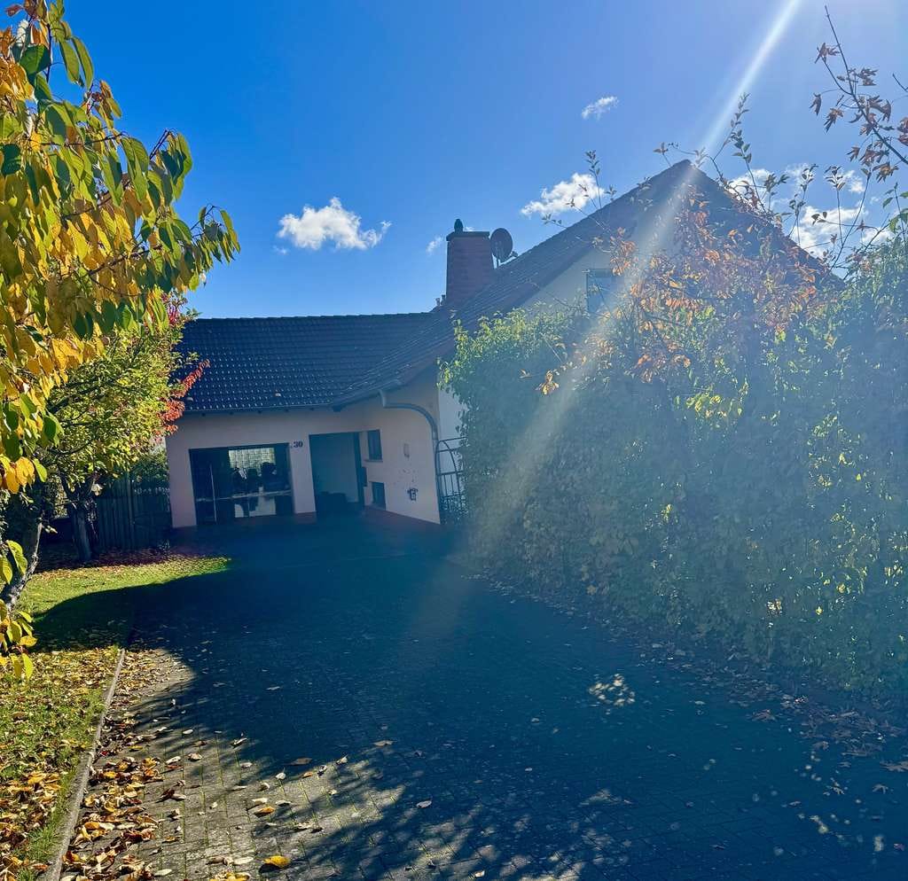 Immobilie in Hünfeld - Einfamilien-Wohnhaus mit Einliegerwohnung in bester Lage zu verkaufen ! - Bild 3