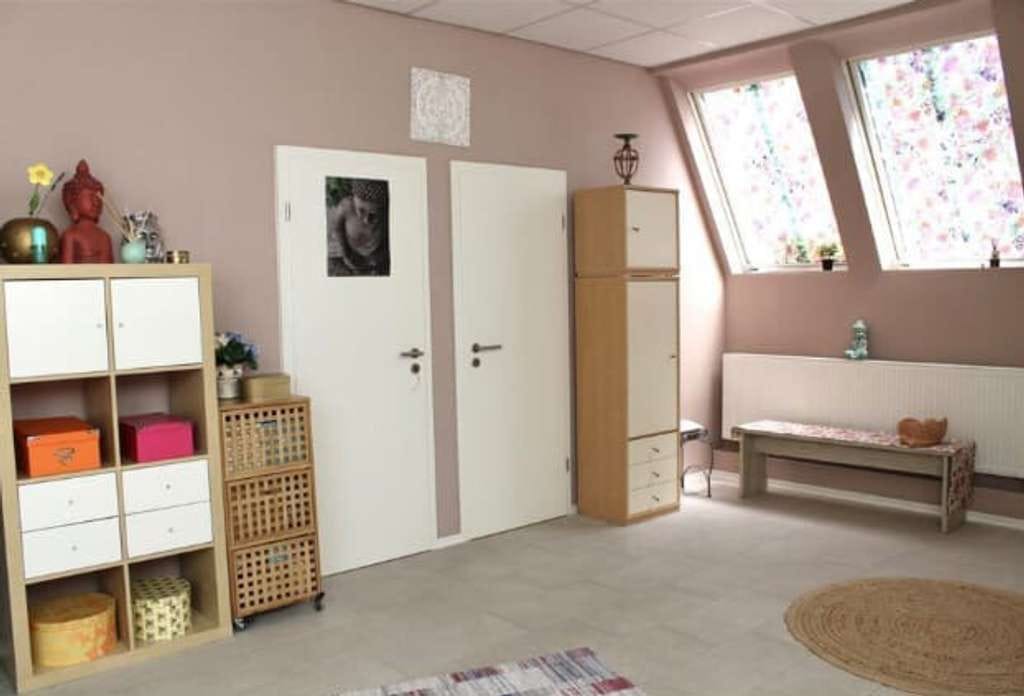 Immobilie in Eich - Loftflair trifft Wohnkomfort – Exklusive Souterrainwohnung mit vielseitigen Nutzungsmöglichkeiten mi - Bild 1