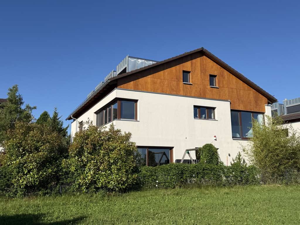 Immobilie in Baierbrunn - Sonnige stilvolle Villenhälfte in Baierbrunn direkt am Landschaftsschutzgebiet - Bild 0