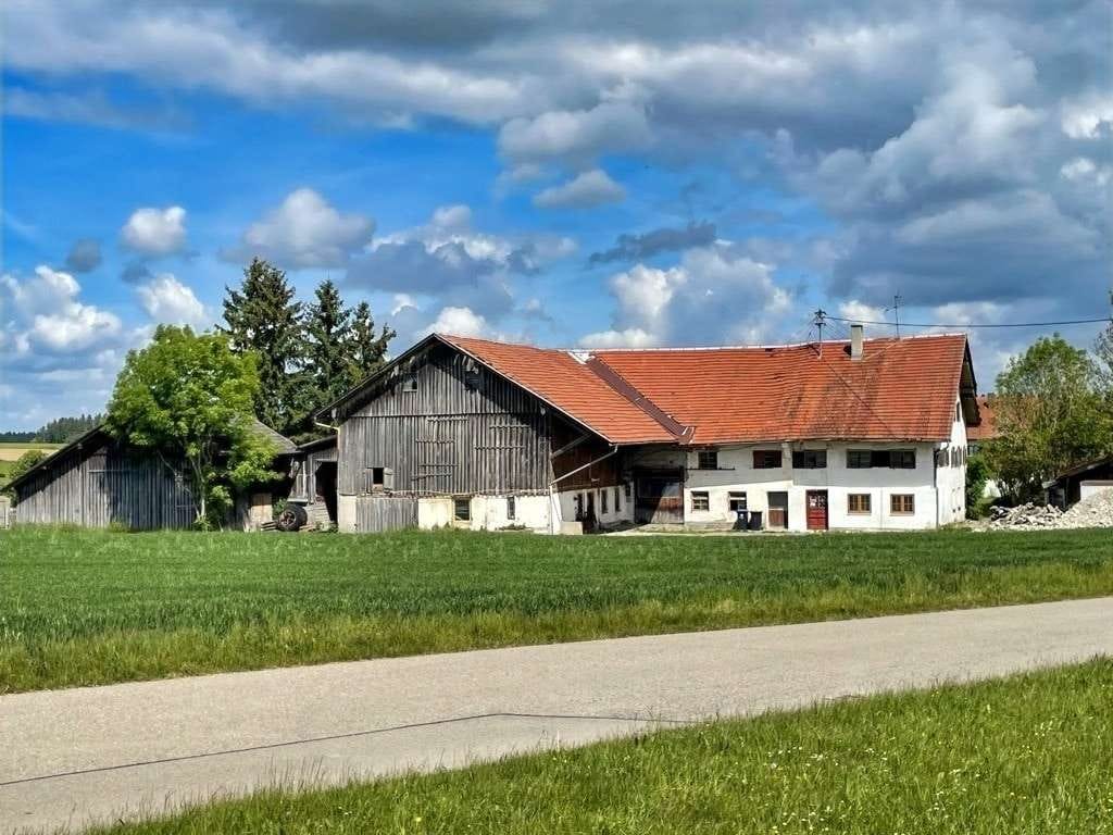 Immobilie in Legau -  Bauernhaus auf großem Grundstück - Natur pur!
 - Bild 0