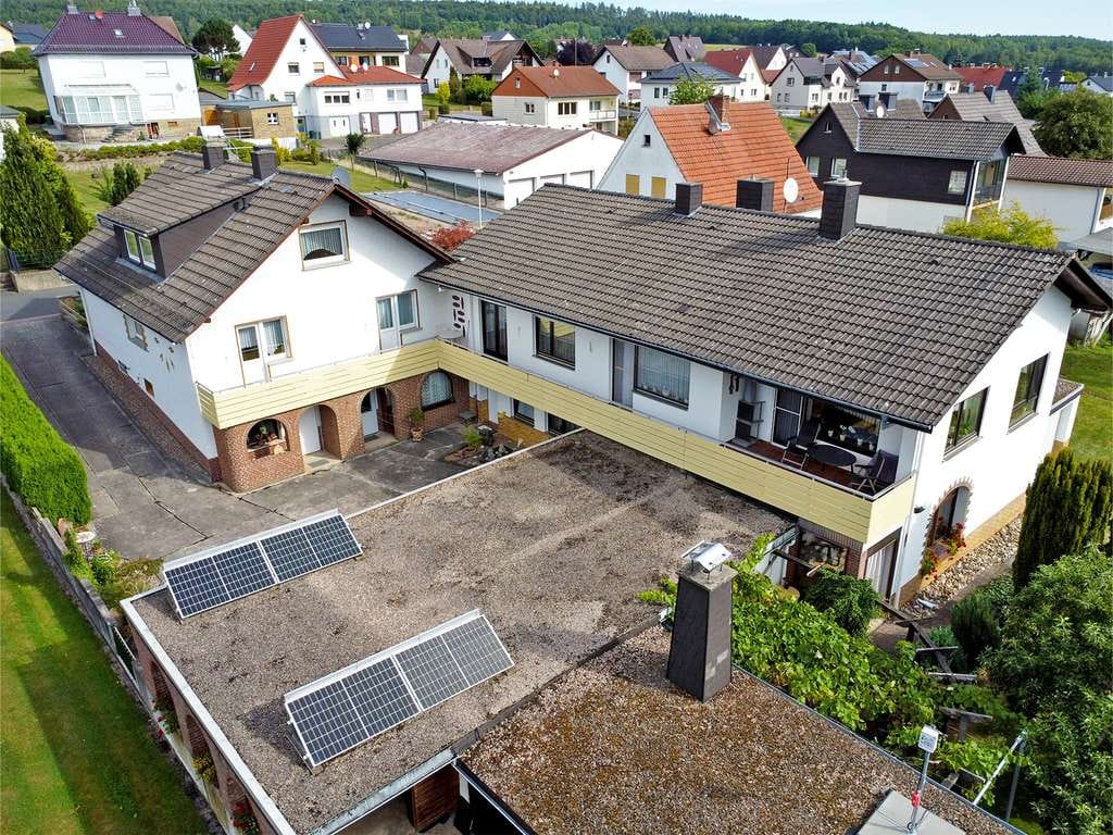Immobilie in Wildeck - Familienfreundlich und flexibel - zwei Einfamilienhäuser mit großem Garten und Ensemblecharakter - Bild 2