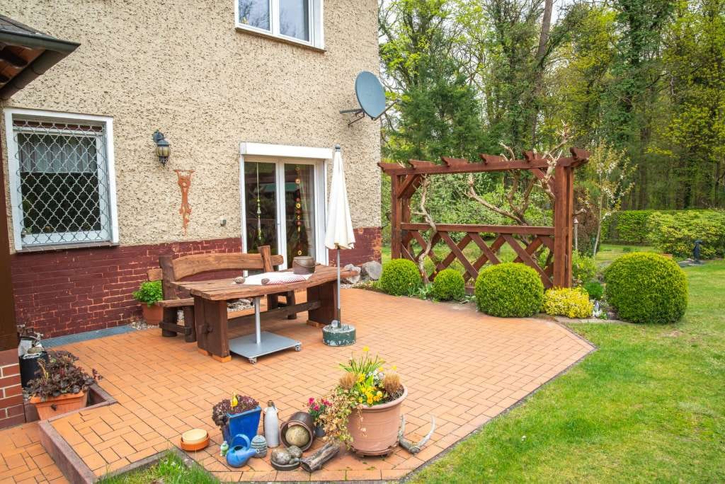 Immobilie in Müncheberg - Massives Försterhaus im Wald, 6 Zimmer, ca. 4.600 m² Grundstück, Garage, Nebengebäude - Bild 3