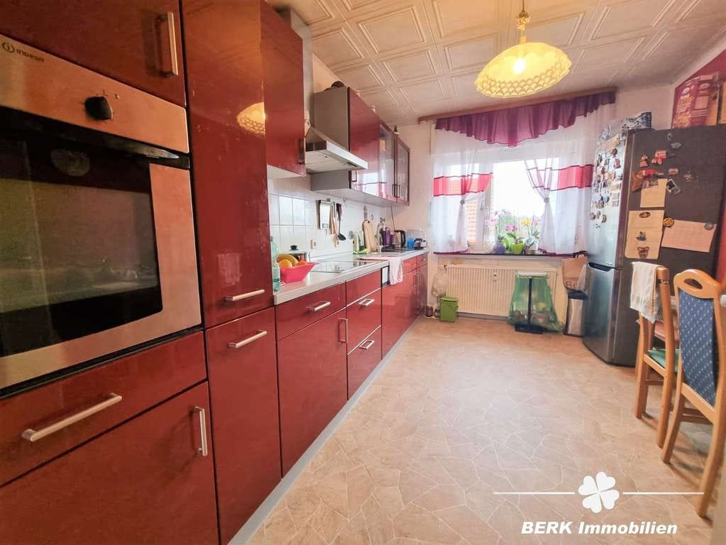 Immobilie in Limeshain - BERK Immobilien - 4 Wohneinheiten zur Kapitalanlage  **Dach- und Fassade mit zeitgemäßer Dämmung !** - Bild 3