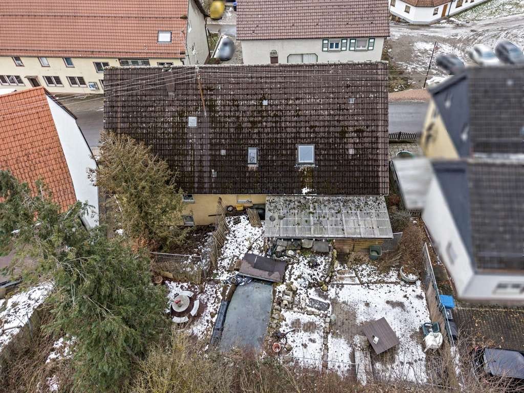 Immobilie in Hausen am Tann - Haus mit Garten + 3 Garagen - vielseitig nutzbar! - Bild 2