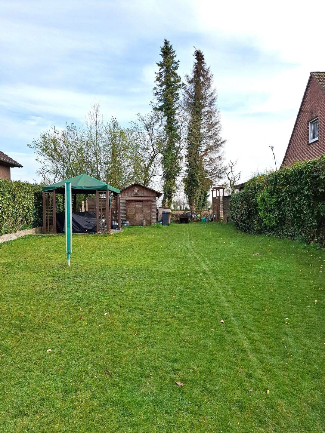 Immobilie in Kutenholz - Für Anleger oder Selbstnutzer: Haus mit Charme auf großem Grundstück! - Bild 1