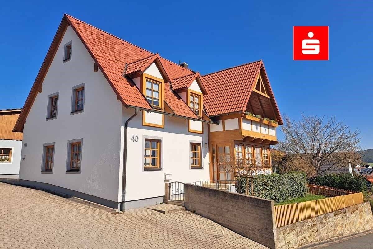 Immobilie in Heinersreuth - Großzügiges Einfamilienhaus mit zwei Einliegerwohnungen und herrlicher Aussicht - Bild 0