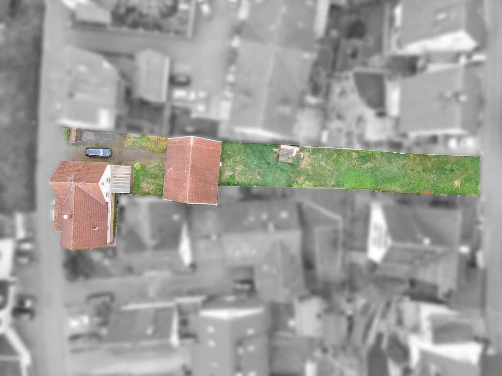Immobilie in Mömbris - 🏡 Charmantes Einfamilienhaus mit Ausbaupotenzial in ruhiger Lage von Mömbris - Bild 2