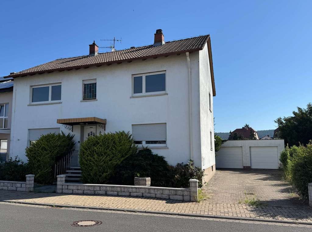 Immobilie in Erlenbach am Main - Großzügiges Zweifamilienhaus mit großem Grundstück in begehrter Lage - Bild 0