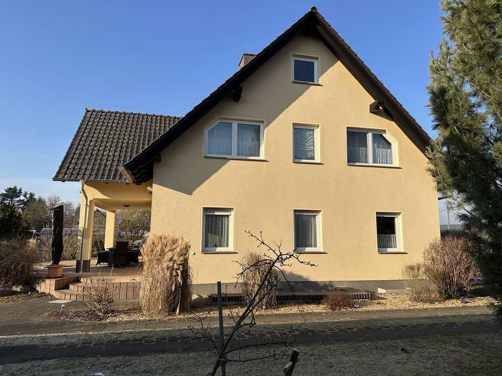 Immobilie in Storbeck-Frankendorf - Viel Platz für große Pläne: Wohnhaus mit 8 Zimmern und Keller auf großem Grundstück in Frankendorf - Bild 3