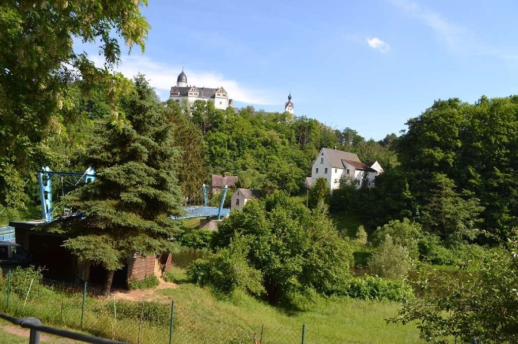Immobilie in Lunzenau - Wohnhaus mit einer vermieteten Wohneinheiten + positivem Bauvorbescheid für ein Einfamilienhaus - Bild 3