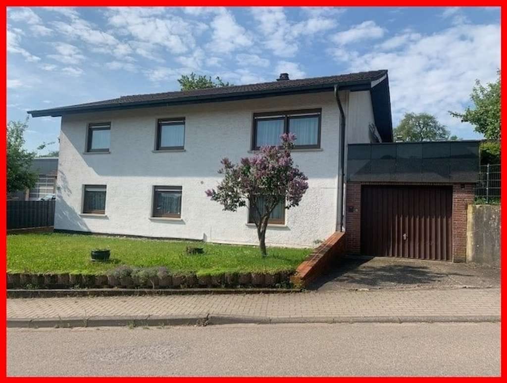 Immobilie in Mosbach - Bewegungsfreiheit, Ruhe u. Natur! Gemütliches Einfamilienhaus m. ELW, 2 Garagen u. großem Grundstück - Bild 0