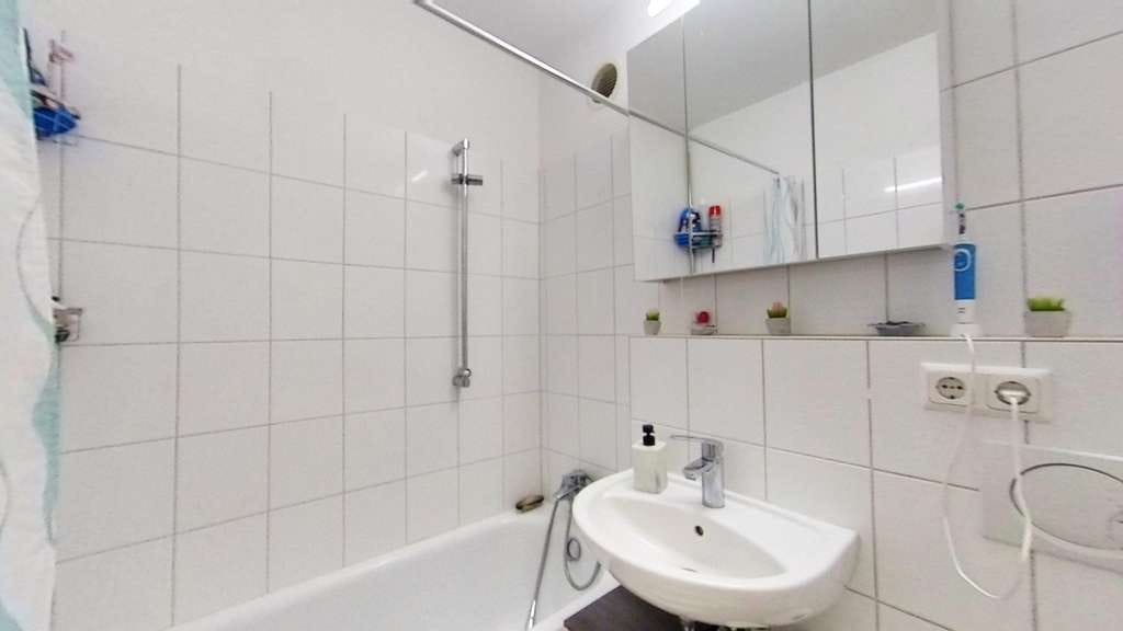Immobilie in Ammersbek - 4,5 % Rendite im Hamburger Speckgürtel | Gepflegte 3-Zimmer-Wohnung mit Balkon - Bild 1