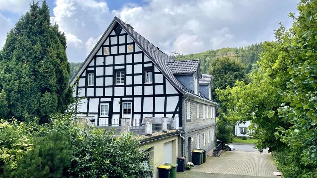 Immobilie in Lennestadt - Dreifamilienhaus - Bild 2