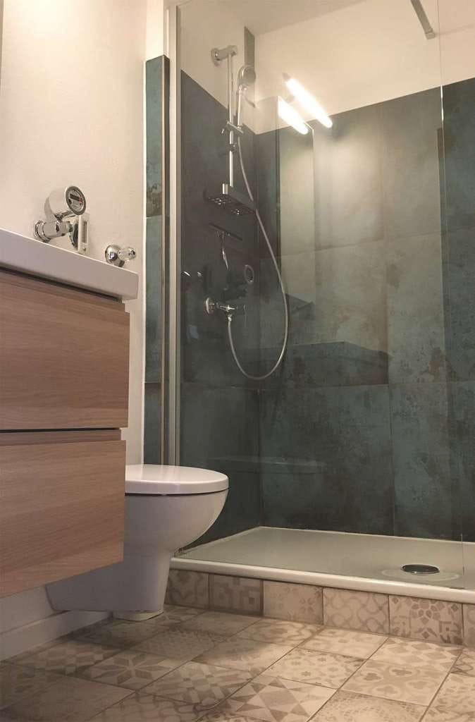 Immobilie in Chiemsee - Prien a. Chiemsee: 1-Zi Apartment, idyllisch und ruhig, 300 m zum See, mit Entwicklungspotenzial - Bild 2