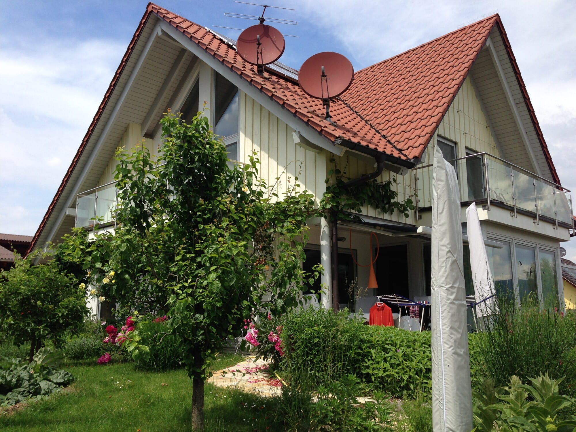 Immobilie in Schallbach - Nachhaltiges Wohnidyll im Dreiländereck: Modernes 3-Liter-Haus mit eigenem Naturteich - Bild 0