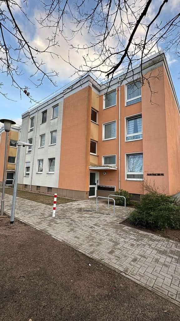Immobilie in Isernhagen - Charmantes 2 Zimmer, Wohnung mit Potenzial in gefragter Lage von Altwarmbüchen! - Bild 0