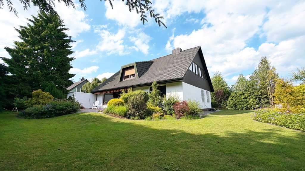 Immobilie in Ellerbek - GROSSZÜGIGES FAMILIENHAUS AUF 939 M² SONNENGRUNDSTÜCK IN RUHIGER SACKGASSENLAGE VON ELLERBEK! - Bild 0
