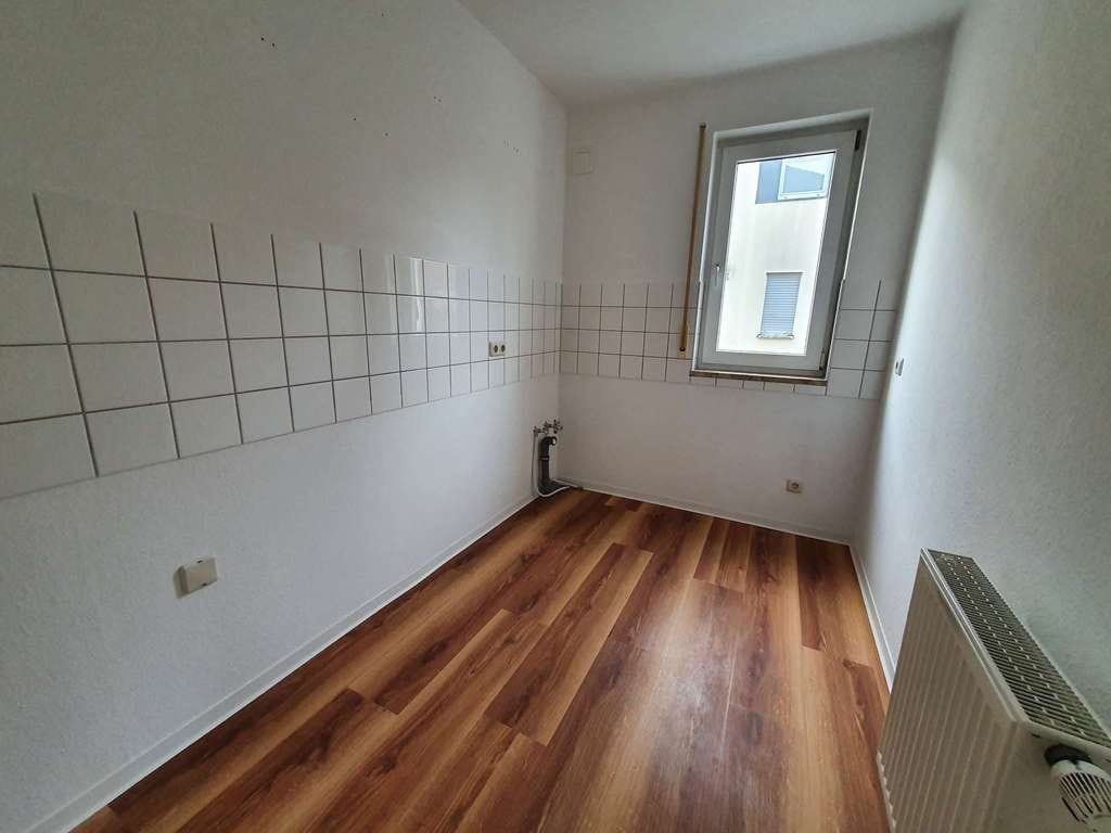 Immobilie in Auerbach/Vogtland - Top Gelegenheit * Helle freundl.2 Zi.-Wohnung mit Südbalkon im 2.OG mit TG - Bild 4